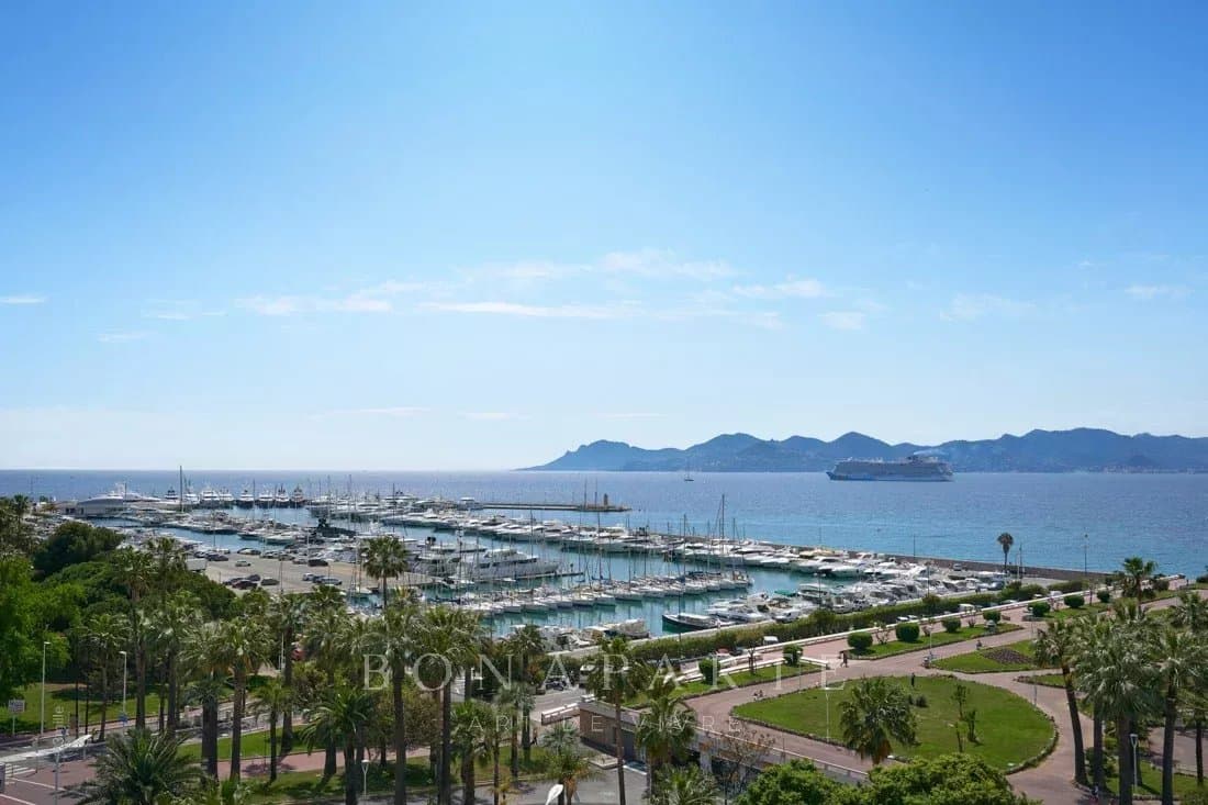 CANNES – La Croisette - Vue MER - Palais des Dunes