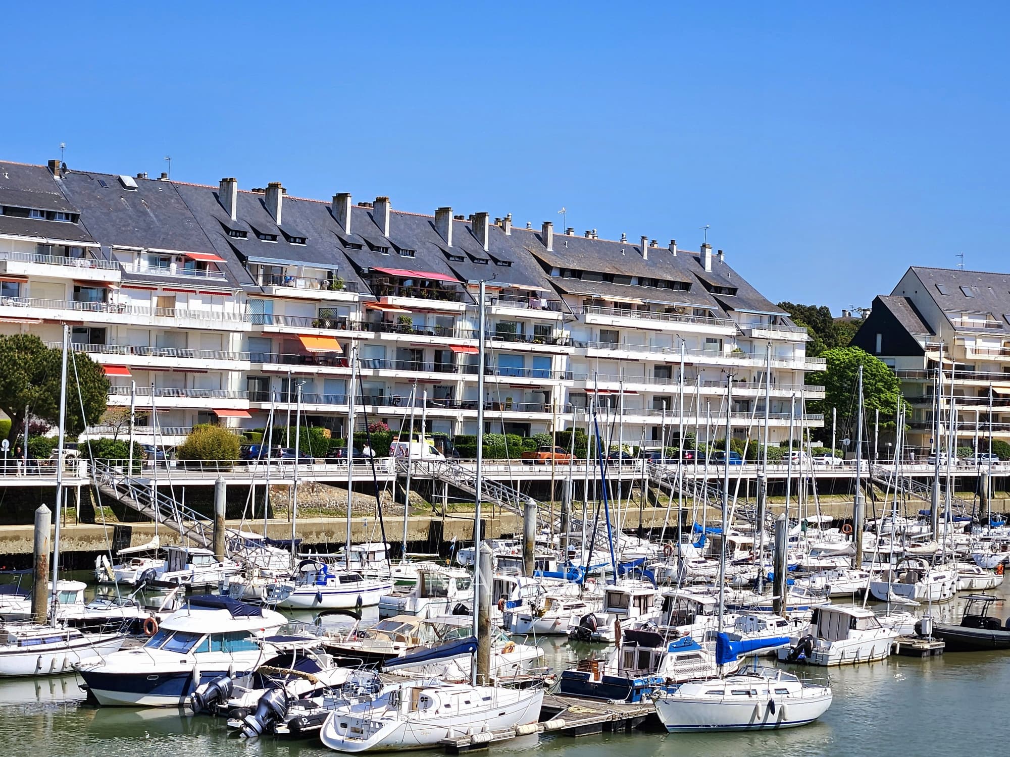 A 400M DE LA PLAGE/ VUE PORT/ TRIPLEX 4 CHAMBRES/ TERRASSE/