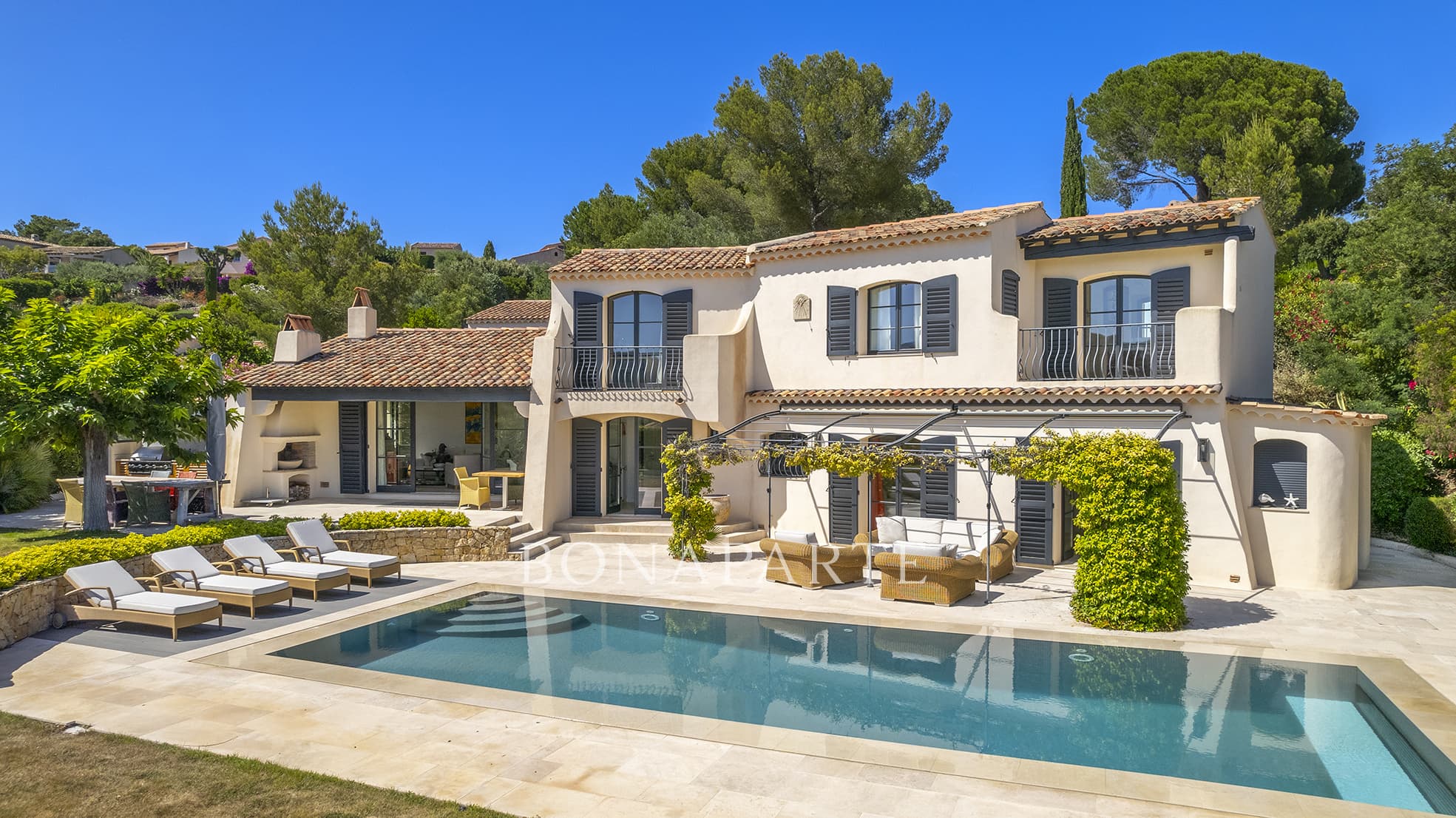 EXCLUSIVITE : Villa d'exception située à SAINT-AYGULF   Vue