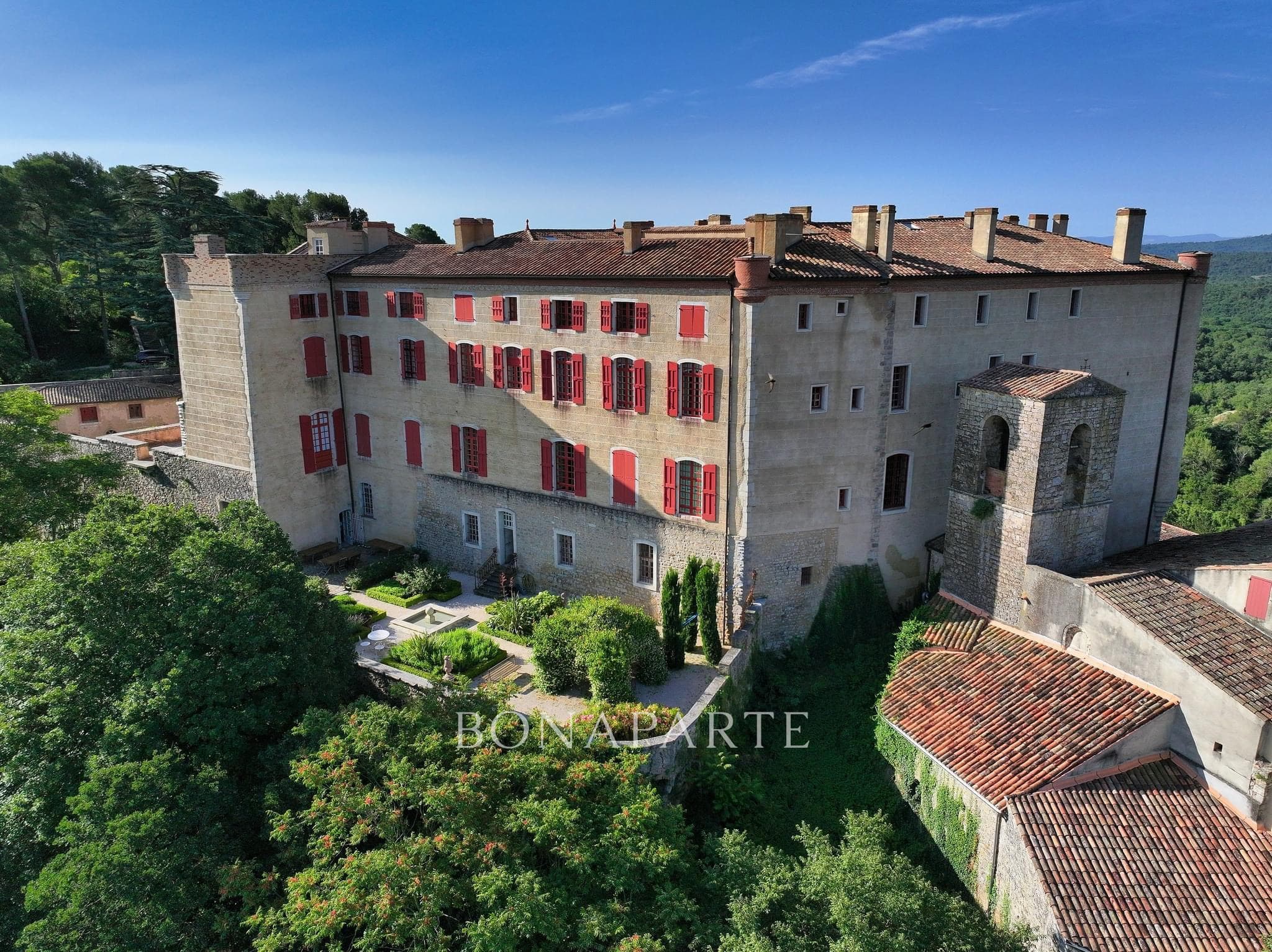 Exceptionnel Château Historique à Vendre   La Verdière, Var